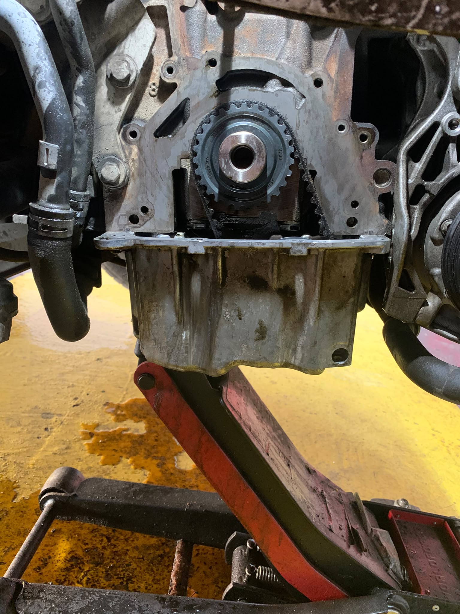 Motor alt bölümünde mekanik işlem